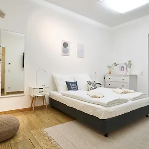Apartment Global Living - Design I Center I Balcony I Smart-tv I Kitchen I